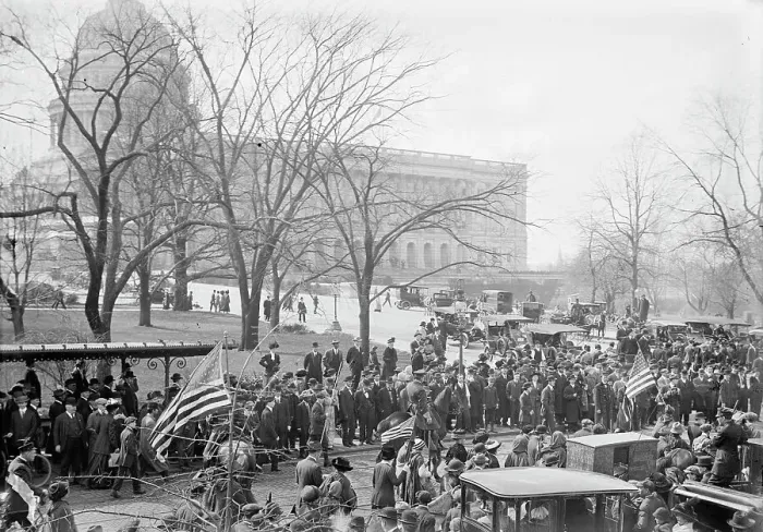 Framed Print : Inaugural Ceremony - Crowds Collecting, 1913. Creator: Harris & Ewing. Inaugural Ceremony - Crowds Collecting, 1913. Creator: Harris & Ewing Framed Print : Inaugural Ceremony - Crowds Collecting, 1913. Creator: Harris & Ewing. Inaugural Ceremony - Crowds Collecting, 1913. Creator: Harris & Ewing