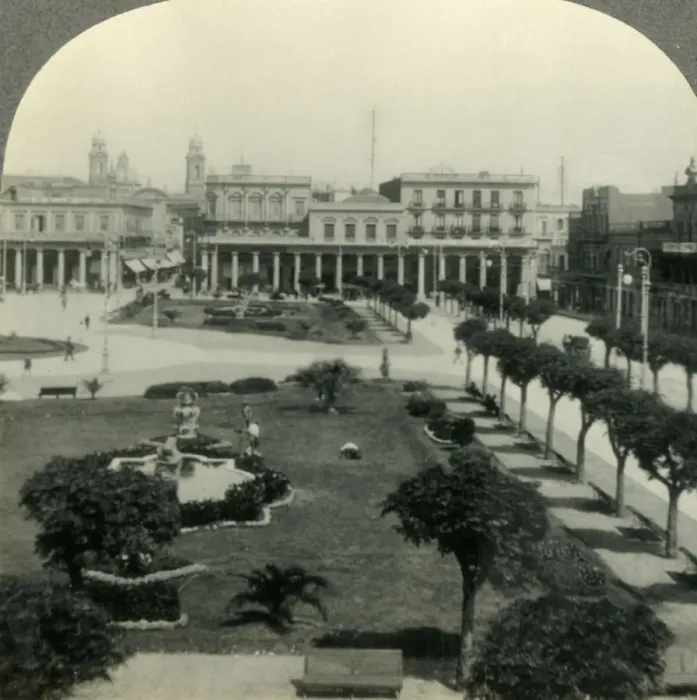Framed Print : Independence Plaza, Montevideo, Uruguay, c1930s. Creator: Unknown Framed Print : Independence Plaza, Montevideo, Uruguay, c1930s. Creator: Unknown
