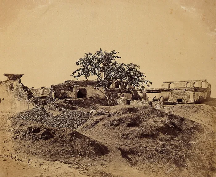 Framed Print : India: a ruined building, c1858. Creator: Felice Beato Framed Print : India: a ruined building, c1858. Creator: Felice Beato