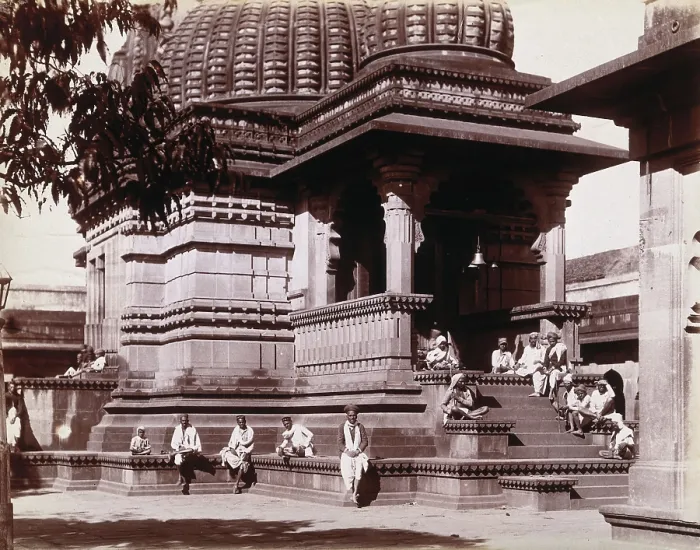 Framed Print : Indian men sitting on steps outside a domed building in Bombay during an outbreak of plague, 1896 / 7. Creator: Unknown Framed Print : Indian men sitting on steps outside a domed building in Bombay during an outbreak of plague, 1896 / 7. Creator: Unknown