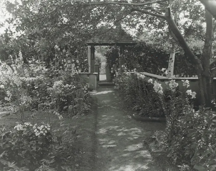 Framed Print : Indian Ridge, Dr. Francis Bishop Harrington house, 166 Argilla Road, Ipswich, Massachusetts, 1926. Creator: Frances Benjamin Johnston. Indian Ridge, Dr. Francis Bishop Harrington house, 166 Argilla Road, Ipswich, Massachusetts, 1926 Framed Print : Indian Ridge, Dr. Francis Bishop Harrington house, 166 Argilla Road, Ipswich, Massachusetts, 1926. Creator: Frances Benjamin Johnston. Indian Ridge, Dr. Francis Bishop Harrington house, 166 Argilla Road, Ipswich, Massachusetts, 1926