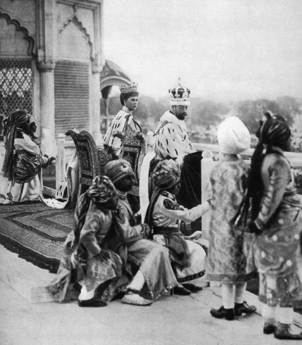 Framed Print : Indias princely pages, George V and Queen May in Delhi, 1911, (1935) Framed Print : Indias princely pages, George V and Queen May in Delhi, 1911, (1935)