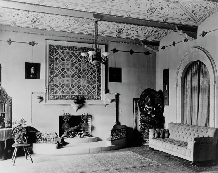 Framed Print : Interior of house designed by architect Jacques Benois Benedict... Denver, Colorado, c1903 - 1923. Creator: Frances Benjamin Johnston Framed Print : Interior of house designed by architect Jacques Benois Benedict... Denver, Colorado, c1903 - 1923. Creator: Frances Benjamin Johnston