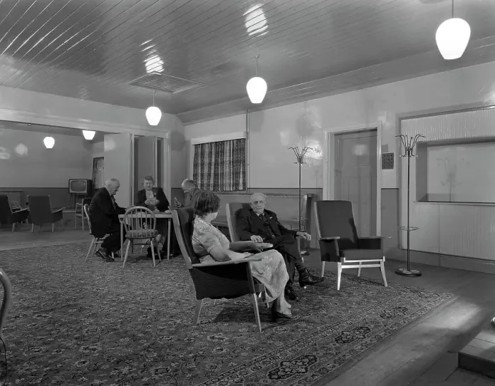 Framed Print : Interior of an old peoples home, Kilnhurst, South Yorkshire, 1961 Framed Print : Interior of an old peoples home, Kilnhurst, South Yorkshire, 1961