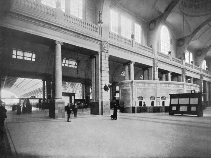 Framed Print : Interior of Retiro Raiway Station, Buenos Aires, Argentina Framed Print : Interior of Retiro Raiway Station, Buenos Aires, Argentina