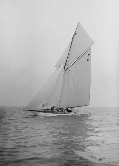 Framed Print : The International 10 Metre class Pampero (F8) sailing close-hauled, 1913. Creator Framed Print : The International 10 Metre class Pampero (F8) sailing close-hauled, 1913. Creator