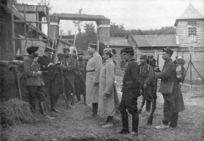 Framed Print : Interrogation of German prisoners, France, August 1914 Framed Print : Interrogation of German prisoners, France, August 1914