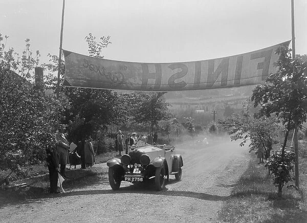 Invicta of D Munro at the finish of the BOC Hill Climb, Chalfont St Peter, Buckinghamshire, 1932