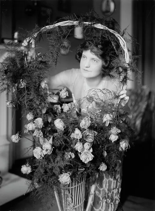 Framed Print : Irene Williams, between c1915 and c1920. Creator: Bain News Service Framed Print : Irene Williams, between c1915 and c1920. Creator: Bain News Service