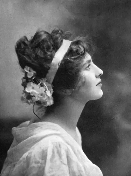 Framed Print : Iris Hoey (1885-1979), British actress, 1908-1909 Framed Print : Iris Hoey (1885-1979), British actress, 1908-1909