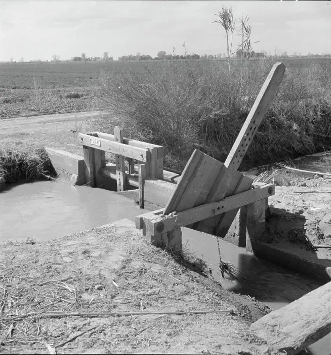 Framed Print : Irrigation ditch alongside the road, Imperial Valley, California, 1937. Creator: Dorothea Lange Framed Print : Irrigation ditch alongside the road, Imperial Valley, California, 1937. Creator: Dorothea Lange