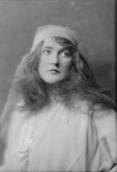 Irving, Daisy, Miss, portrait photograph, 1916 Feb. 4. Creator: Arnold Genthe