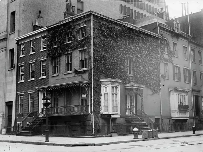 Framed Print : Irving House, N.Y. 1911. Creator: Bain News Service Framed Print : Irving House, N.Y. 1911. Creator: Bain News Service