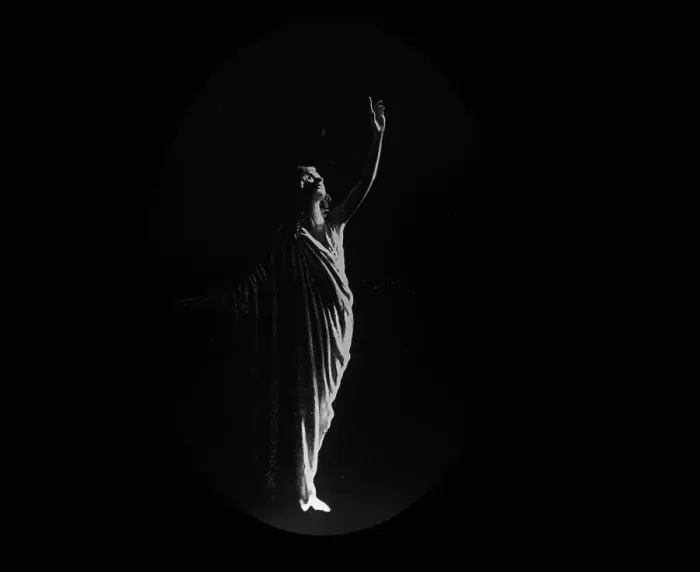 Framed Print : Isadora Duncan dancer, between 1915 and 1923. Creator: Arnold Genthe Framed Print : Isadora Duncan dancer, between 1915 and 1923. Creator: Arnold Genthe