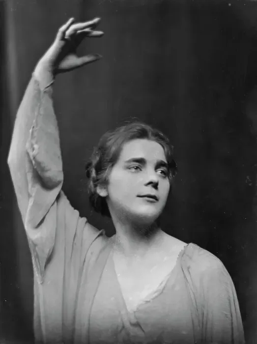 Framed Print : Isadora Duncan dancer, between 1915 and 1923. Creator: Arnold Genthe Framed Print : Isadora Duncan dancer, between 1915 and 1923. Creator: Arnold Genthe