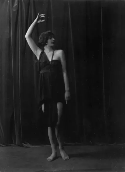 Framed Print : Isadora Duncan dancer, between 1915 and 1923. Creator: Arnold Genthe Framed Print : Isadora Duncan dancer, between 1915 and 1923. Creator: Arnold Genthe