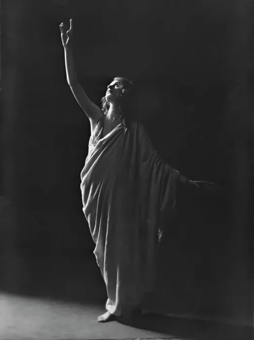 Framed Print : Isadora Duncan dancer, between 1915 and 1923. Creator: Arnold Genthe