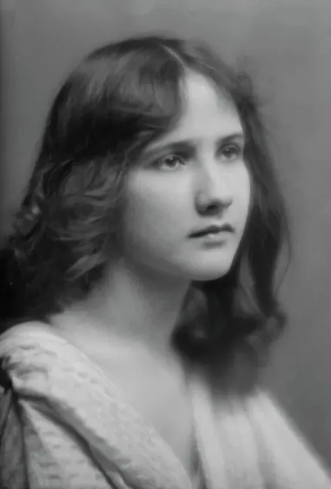 Framed Print : Isadora Duncan dancer, portrait photograph, between 1915 and 1923. Creator: Arnold Genthe Framed Print : Isadora Duncan dancer, portrait photograph, between 1915 and 1923. Creator: Arnold Genthe