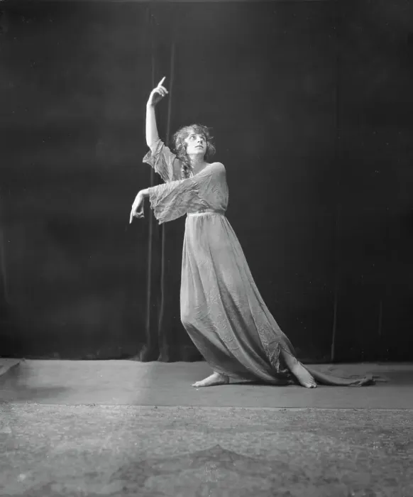 Framed Print : Isadora Duncan dancers, between 1915 and 1923. Creator: Arnold Genthe Framed Print : Isadora Duncan dancers, between 1915 and 1923. Creator: Arnold Genthe