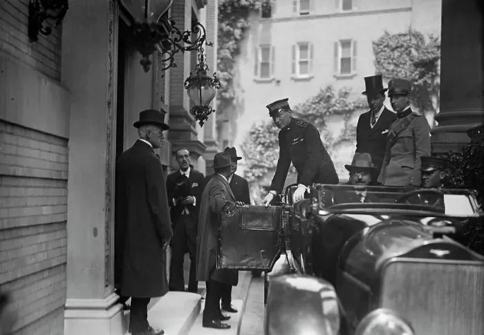 Framed Print : Italian Commission To U.S. - Marconi Leaving Car, 1917. Creator: Harris & Ewing. Italian Commission To U.S. - Marconi Leaving Car, 1917. Creator: Harris & Ewing Framed Print : Italian Commission To U.S. - Marconi Leaving Car, 1917. Creator: Harris & Ewing. Italian Commission To U.S. - Marconi Leaving Car, 1917. Creator: Harris & Ewing