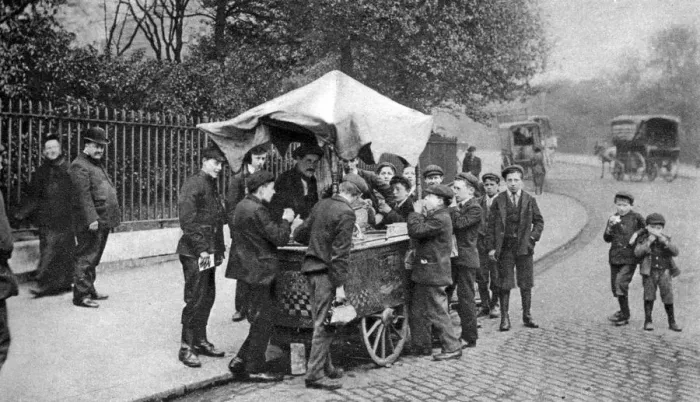 Framed Print : Italian ice cream or hoky seller, London, early 1900s, (1926-1927). Artist: Taylor Framed Print : Italian ice cream or hoky seller, London, early 1900s, (1926-1927). Artist: Taylor
