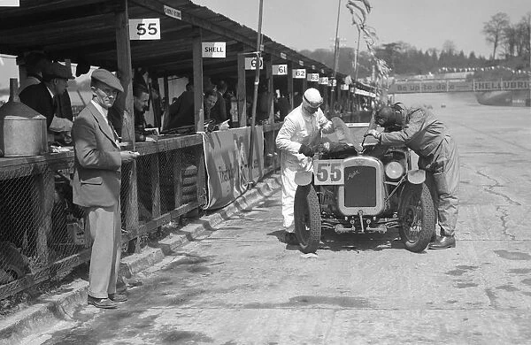 J Reeves and HHB Beacons Austin Ulster at the JCC Double Twelve race, Brooklands, 8  /  9 May 1931