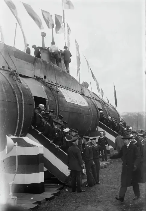 Framed Print : Jackies on U-Boat, 1917. Creator: Bain News Service Framed Print : Jackies on U-Boat, 1917. Creator: Bain News Service
