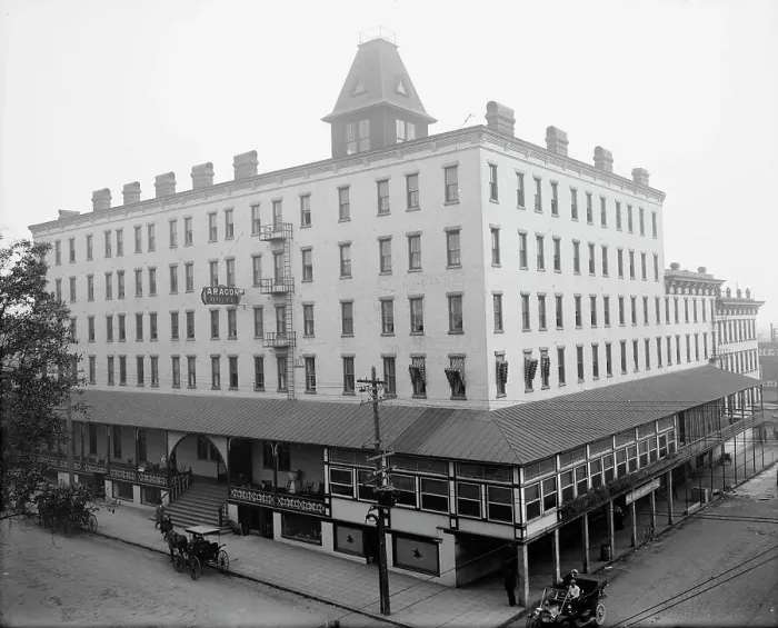 Framed Print : Jacksonville, Fla. Aragon Hotel, between 1900 and 1920. Creator: Unknown Framed Print : Jacksonville, Fla. Aragon Hotel, between 1900 and 1920. Creator: Unknown