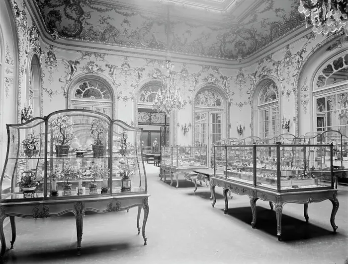 Framed Print : The Jade room, Metropolitan Museum of Art, New York, c1907. Creator: Unknown Framed Print : The Jade room, Metropolitan Museum of Art, New York, c1907. Creator: Unknown