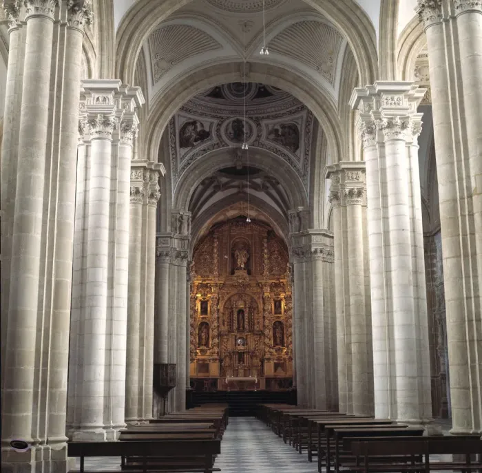 Framed Print : Jaen Baeza Catedral. Nave Central Y Altar Mayor Framed Print : Jaen Baeza Catedral. Nave Central Y Altar Mayor