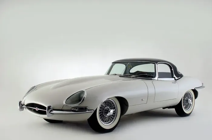 Framed Print : Jaguar E type 1961. Artist: Simon Clay Framed Print : Jaguar E type 1961. Artist: Simon Clay