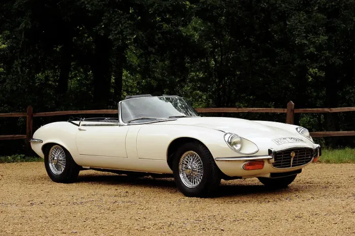 Framed Print : Jaguar E type 1974. Artist: Simon Clay Framed Print : Jaguar E type 1974. Artist: Simon Clay