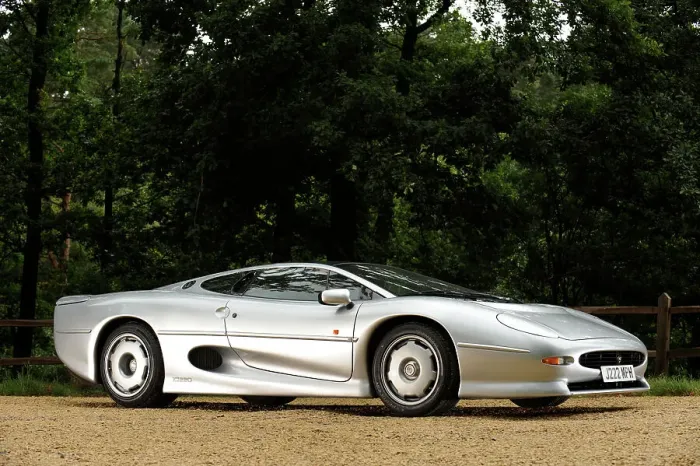 Framed Print : Jaguar XJ220R 1993. Artist: Simon Clay Framed Print : Jaguar XJ220R 1993. Artist: Simon Clay