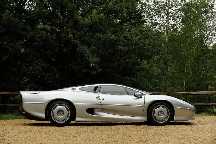 Framed Print : Jaguar XJ220R 1993. Artist: Simon Clay Framed Print : Jaguar XJ220R 1993. Artist: Simon Clay