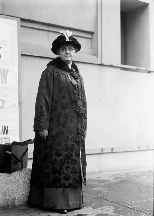 Framed Print : Jane Addams, 1913. Creator: Harris & Ewing. Jane Addams, 1913. Creator: Harris & Ewing Framed Print : Jane Addams, 1913. Creator: Harris & Ewing. Jane Addams, 1913. Creator: Harris & Ewing