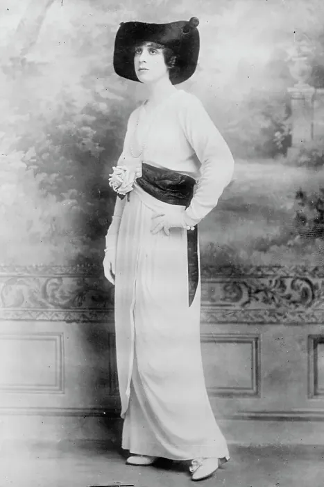 Framed Print : Jane Cowl, 1913. Creator: Bain News Service Framed Print : Jane Cowl, 1913. Creator: Bain News Service