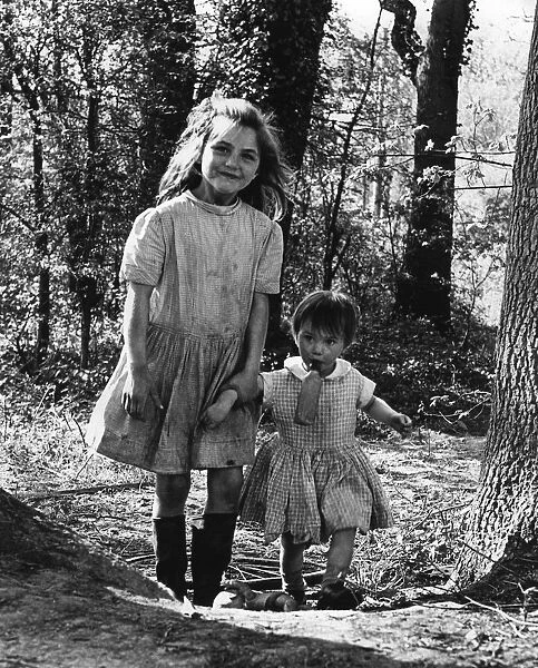 Janie and Daphne, gipsy girls, Charlwood, Surrey, 1964
