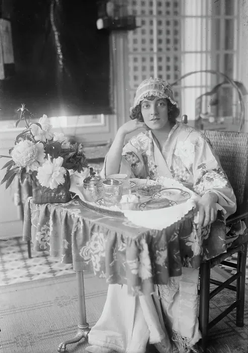 Framed Print : Janis, between c1915 and c1920. Creator: Bain News Service Framed Print : Janis, between c1915 and c1920. Creator: Bain News Service