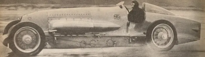 Framed Print : In January 1927, Major Malcolm Campbell in his famous Bluebird broke the worlds land speed recor Framed Print : In January 1927, Major Malcolm Campbell in his famous Bluebird broke the worlds land speed recor