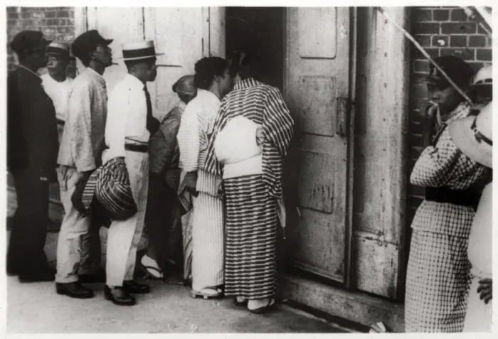 Framed Print : Japanese crowd looking into the Zeppelin hangar, Kasumigaura, Japan, 1929 (1933) Framed Print : Japanese crowd looking into the Zeppelin hangar, Kasumigaura, Japan, 1929 (1933)