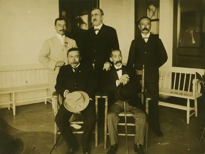 Framed Print : Japanese envoys Kogoro Takhira (seated, left), Jutaro¯ Komura (seated, right) with two staff...1905 Creator: Unknown Framed Print : Japanese envoys Kogoro Takhira (seated, left), Jutaro¯ Komura (seated, right) with two staff...1905 Creator: Unknown