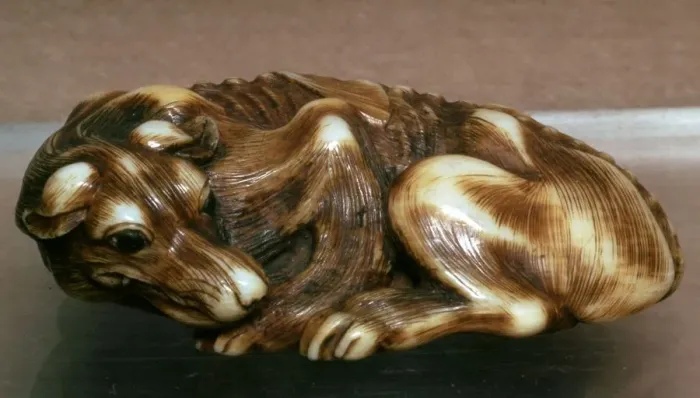 Framed Print : Japanese Netsuke of a dog, 19th century Framed Print : Japanese Netsuke of a dog, 19th century