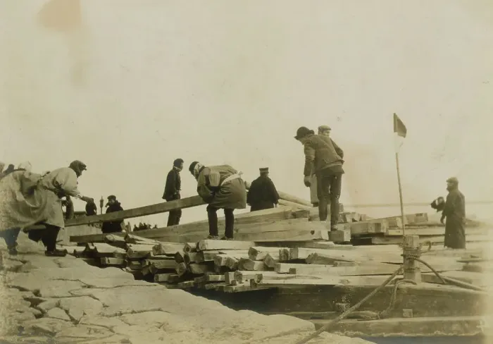 Framed Print : Japanese removing timbers from lighters at Chemulpo for erection of runways, c1904. Creator: Robert Lee Dunn Framed Print : Japanese removing timbers from lighters at Chemulpo for erection of runways, c1904. Creator: Robert Lee Dunn