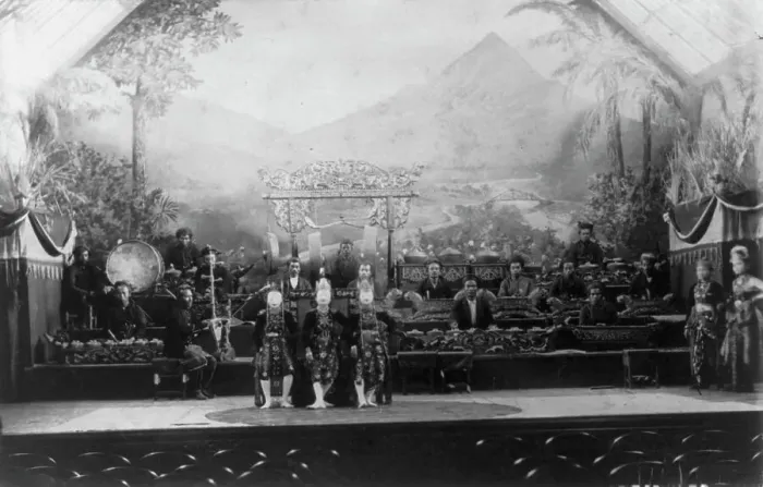 Framed Print : Javanese Gamelan Orchestra and Topeng masked dancers, World's Columbian Expo... Chicago, 1891-1892. Creator: Frances Benjamin Johnston Framed Print : Javanese Gamelan Orchestra and Topeng masked dancers, World's Columbian Expo... Chicago, 1891-1892. Creator: Frances Benjamin Johnston