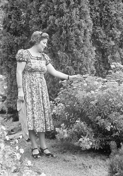 Javits, Benjamin, Mrs. standing outdoors, ca. 1925. Creator: Arnold Genthe
