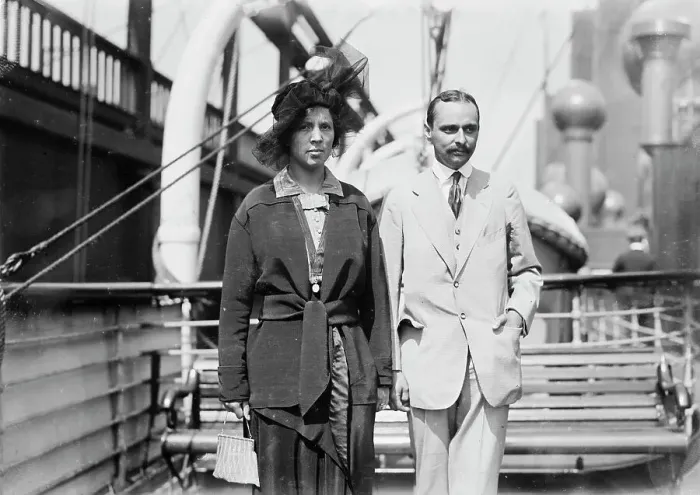 Framed Print : Jay Gould & wife, between c1910 and c1915. Creator: Bain News Service Framed Print : Jay Gould & wife, between c1910 and c1915. Creator: Bain News Service