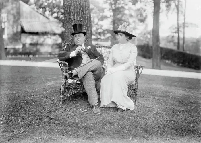 Framed Print : J.D. Remmonds & wife, between c1910 and c1915. Creator: Bain News Service Framed Print : J.D. Remmonds & wife, between c1910 and c1915. Creator: Bain News Service