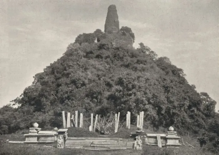 Framed Print : Jetawanarama Dagoba, die jungste der drei grossen Dagobas von Anurdhapura (Ende des 3. Jahrh. n. Ch Framed Print : Jetawanarama Dagoba, die jungste der drei grossen Dagobas von Anurdhapura (Ende des 3. Jahrh. n. Ch