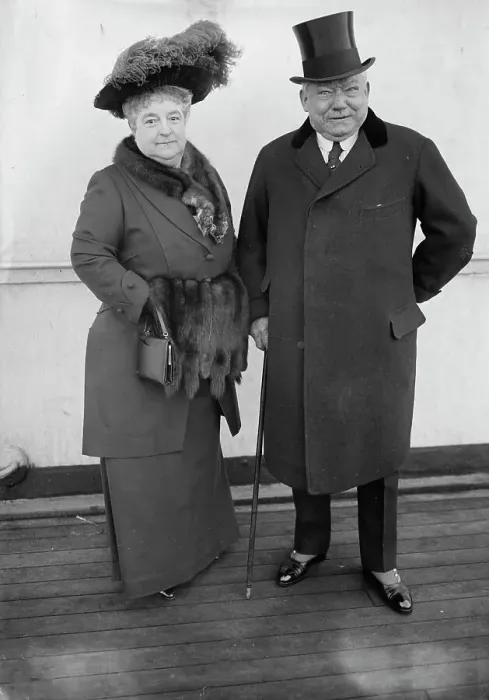 Framed Print : J.H. McFadden and wife, between c1910 and c1915. Creator: Bain News Service Framed Print : J.H. McFadden and wife, between c1910 and c1915. Creator: Bain News Service