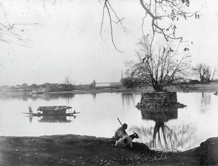 Framed Print : Jhelum river, Shadipur, Kashmir, India, early 20th century. Artist: F Bremner Framed Print : Jhelum river, Shadipur, Kashmir, India, early 20th century. Artist: F Bremner